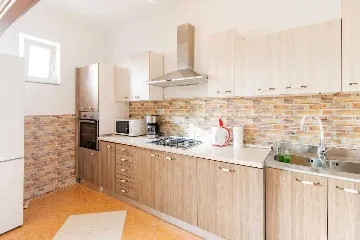 Three-Bedroom Apartment with Pool in Pakoštane