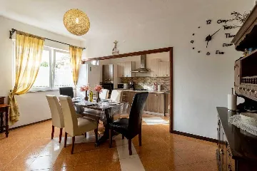 Three-Bedroom Apartment with Pool in Pakoštane