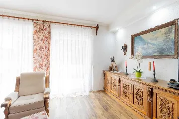 Three-Bedroom Apartment with Pool in Pakoštane