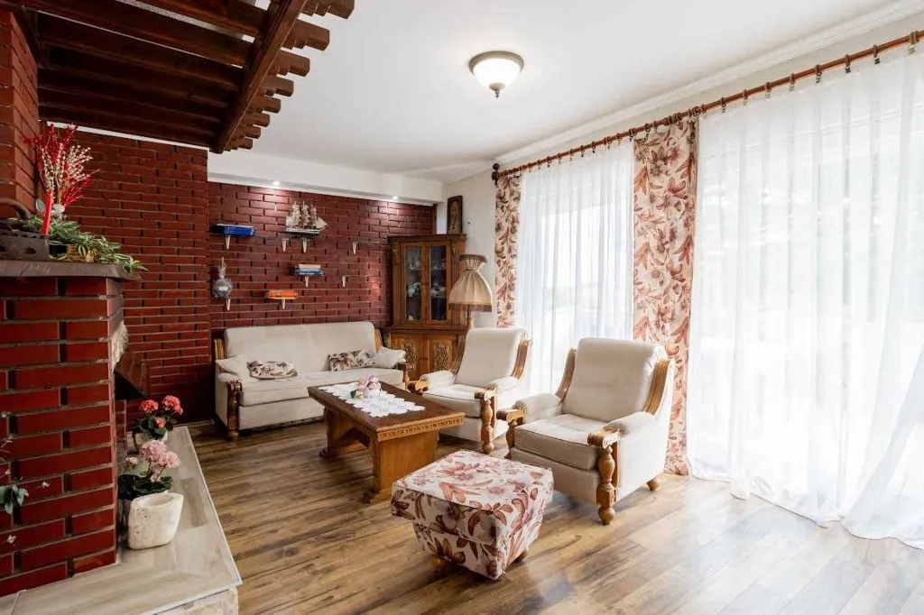 Three-Bedroom Apartment with Pool in Pakoštane