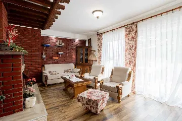 Three-Bedroom Apartment with Pool in Pakoštane