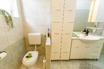 Three-Bedroom Apartment with Pool in Pakoštane