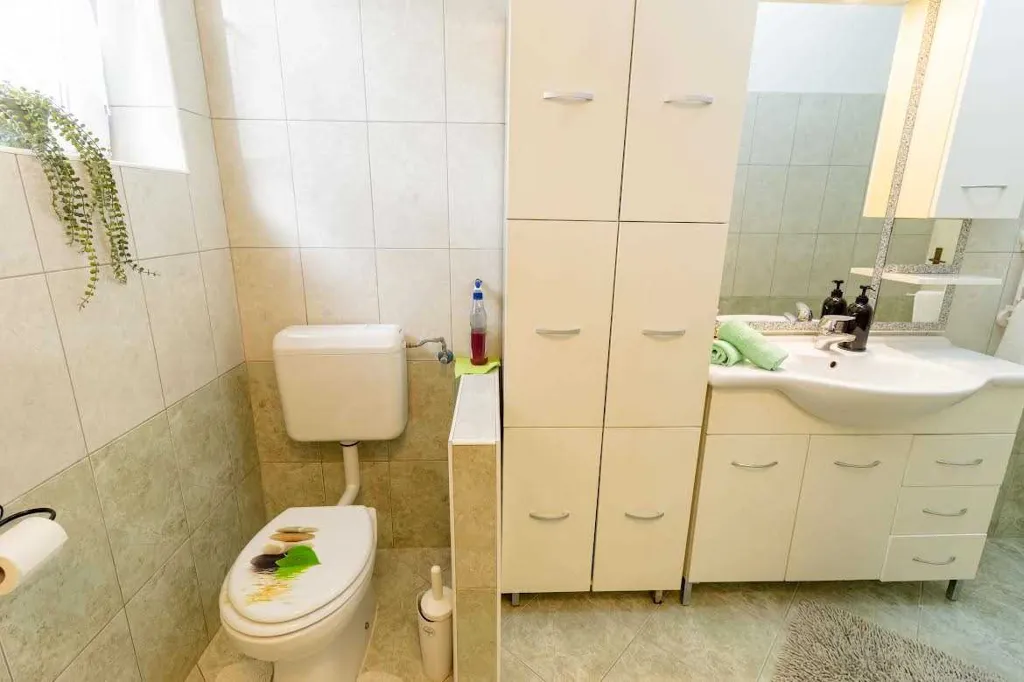 Three-Bedroom Apartment with Pool in Pakoštane