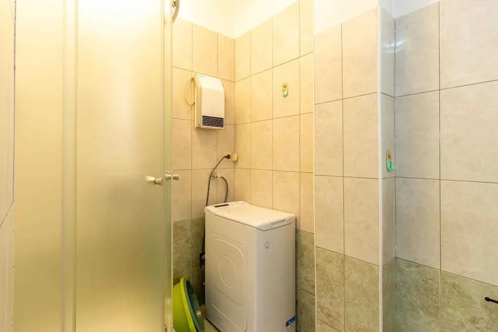 Three-Bedroom Apartment with Pool in Pakoštane