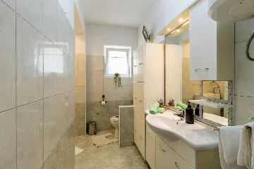 Three-Bedroom Apartment with Pool in Pakoštane