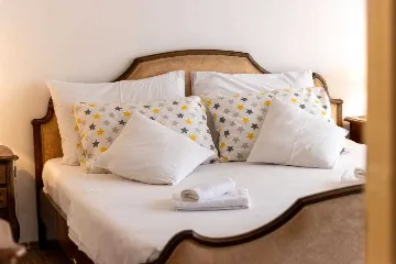 Three-Bedroom Apartment with Pool in Pakoštane