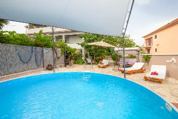 Two-Bedroom Apartment with Shared Pool in Pakoštane