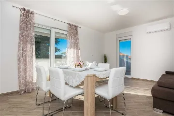 Two-Bedroom Apartment with Shared Pool in Pakoštane