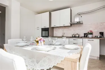 Two-Bedroom Apartment with Shared Pool in Pakoštane