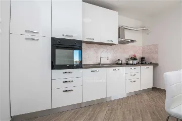 Two-Bedroom Apartment with Shared Pool in Pakoštane