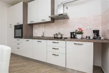 Two-Bedroom Apartment with Shared Pool in Pakoštane