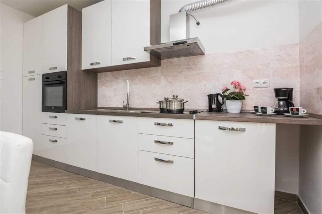 Two-Bedroom Apartment with Shared Pool in Pakoštane