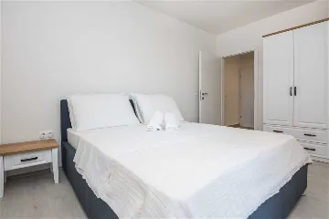 Two-Bedroom Apartment with Shared Pool in Pakoštane