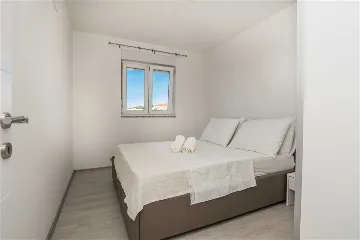 Two-Bedroom Apartment with Shared Pool in Pakoštane