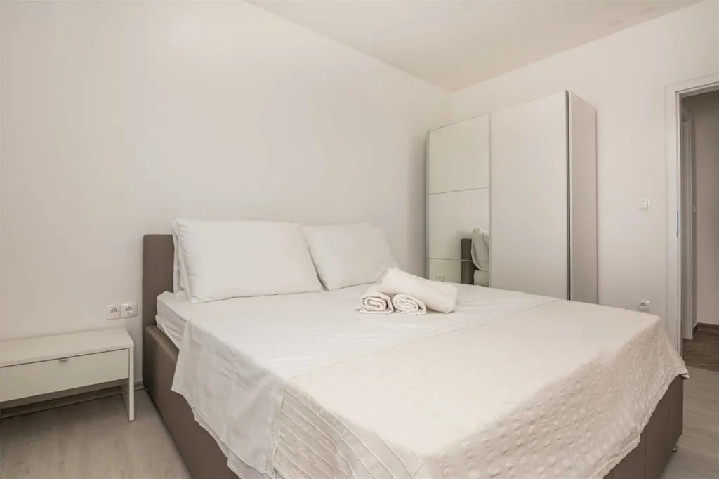 Two-Bedroom Apartment with Shared Pool in Pakoštane