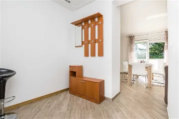 Two-Bedroom Apartment with Shared Pool in Pakoštane