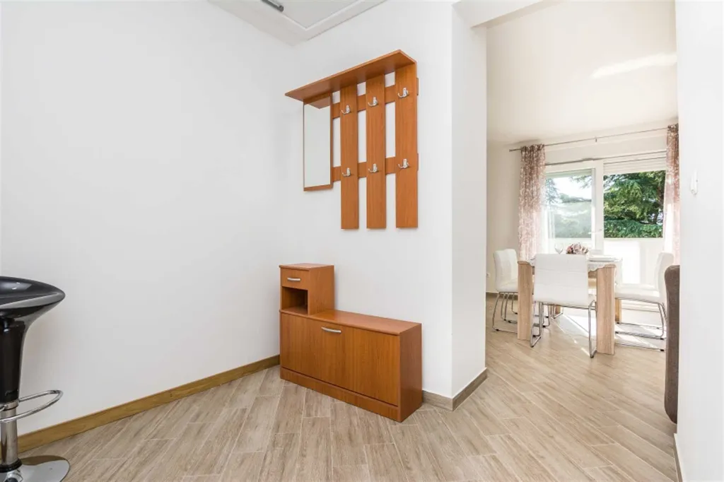 Two-Bedroom Apartment with Shared Pool in Pakoštane