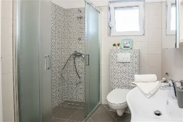 Two-Bedroom Apartment with Shared Pool in Pakoštane