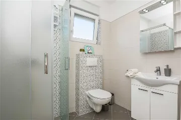 Two-Bedroom Apartment with Shared Pool in Pakoštane