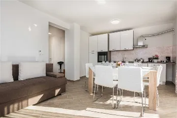 Two-Bedroom Apartment with Shared Pool in Pakoštane
