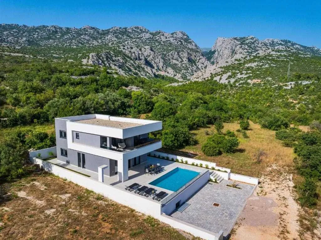 8-Guest Villa with Pool in Seline