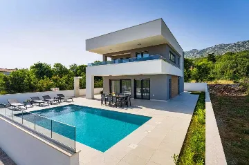 8-Guest Villa with Pool in Seline