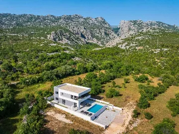 8-Guest Villa with Pool in Seline