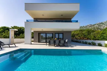 8-Guest Villa with Pool in Seline