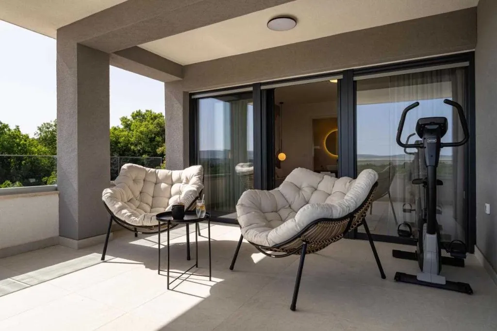 8-Guest Villa with Pool in Seline