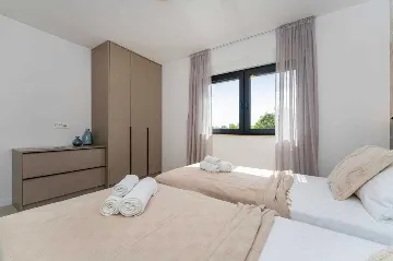 8-Guest Villa with Pool in Seline