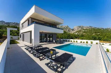 8-Guest Villa with Pool in Seline