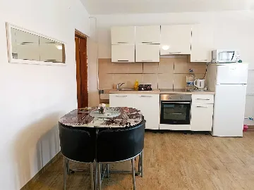 Comfort Retreat Apartment with Parking Vir