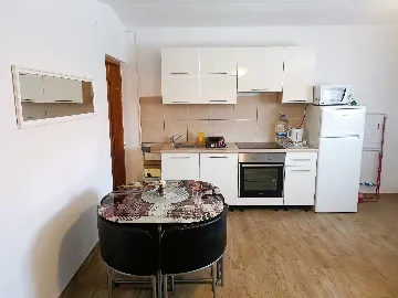 Comfort Retreat Apartment with Parking Vir