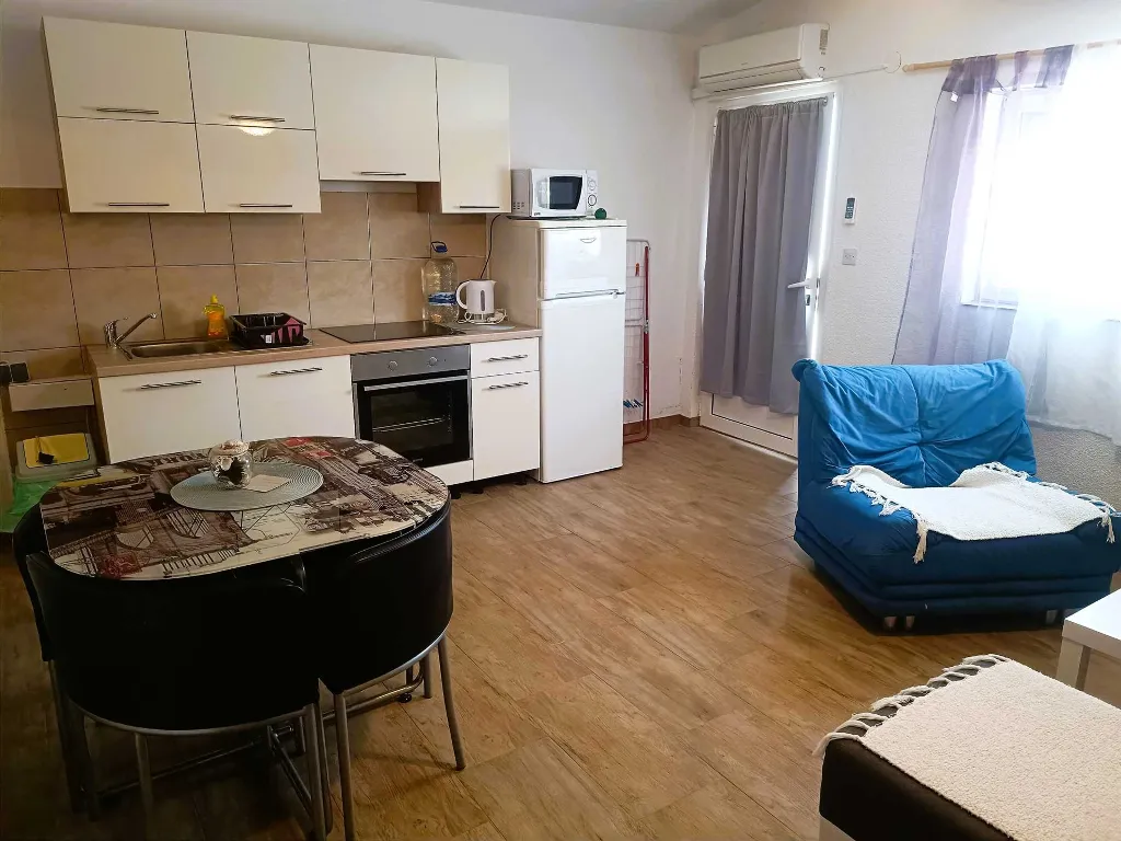 Comfort Retreat Apartment with Parking Vir