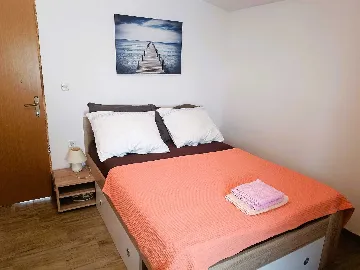 Comfort Retreat Apartment with Parking Vir