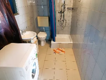 Comfort Retreat Apartment with Parking Vir