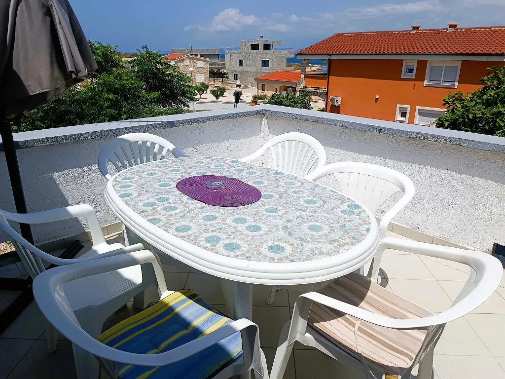 Coastal Hideaway Apartment with Parking Vir