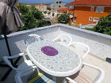 Coastal Hideaway Apartment with Parking Vir