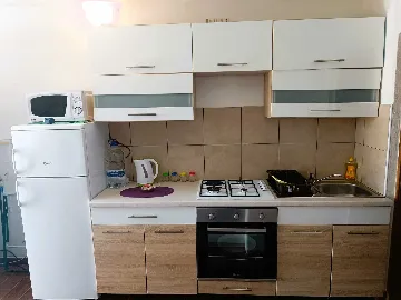 Coastal Hideaway Apartment with Parking Vir