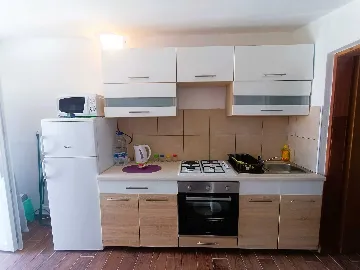 Coastal Hideaway Apartment with Parking Vir