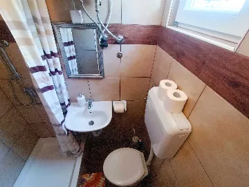 Coastal Hideaway Apartment with Parking Vir