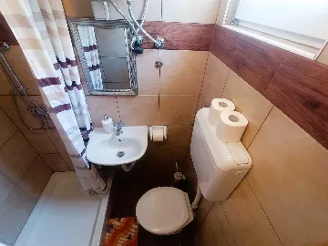 Coastal Hideaway Apartment with Parking Vir