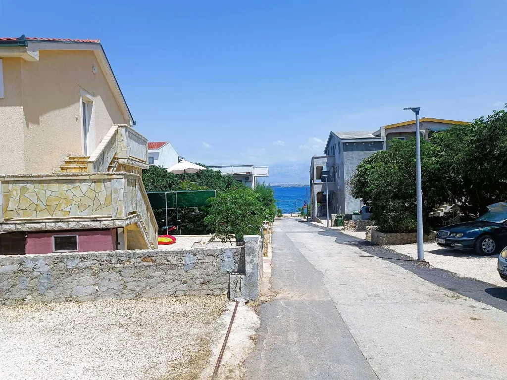 Coastal Hideaway Apartment with Parking Vir