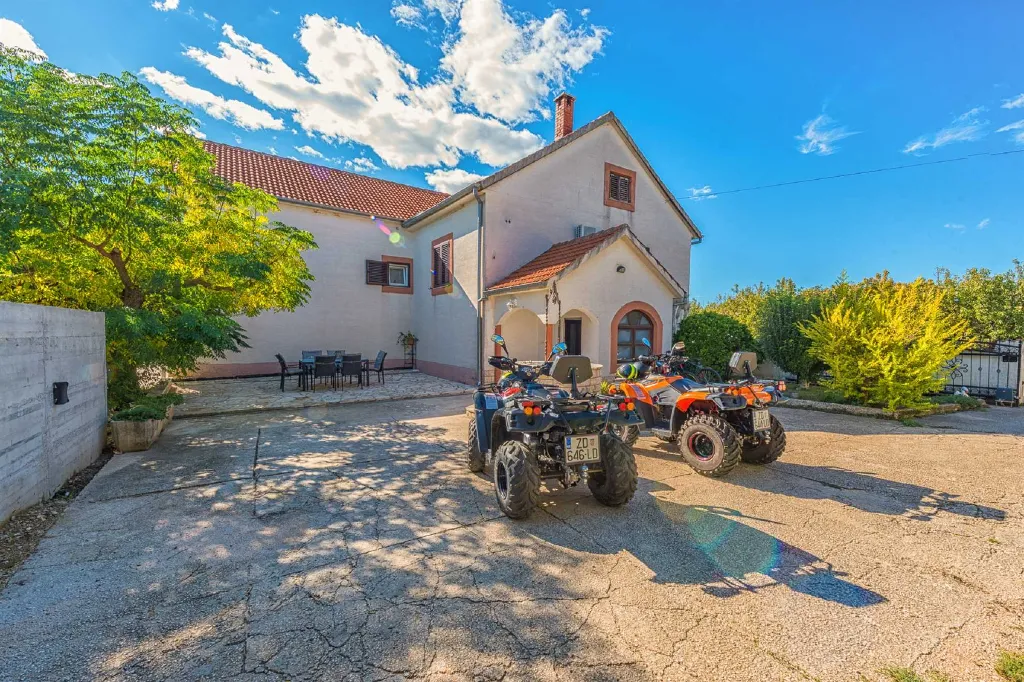 Holiday House in Smilčić for 8 with Private Pool & Sauna