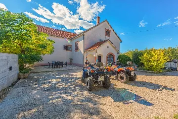 Holiday House in Smilčić for 8 with Private Pool & Sauna