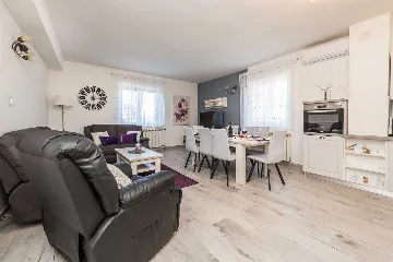 Holiday House in Smilčić for 8 with Private Pool & Sauna