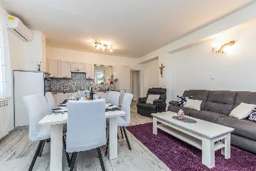 Holiday House in Smilčić for 8 with Private Pool & Sauna