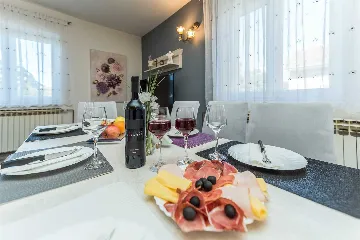 Holiday House in Smilčić for 8 with Private Pool & Sauna