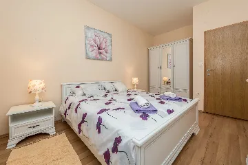 Holiday House in Smilčić for 8 with Private Pool & Sauna