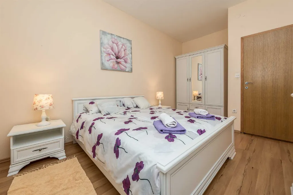 Holiday House in Smilčić for 8 with Private Pool & Sauna